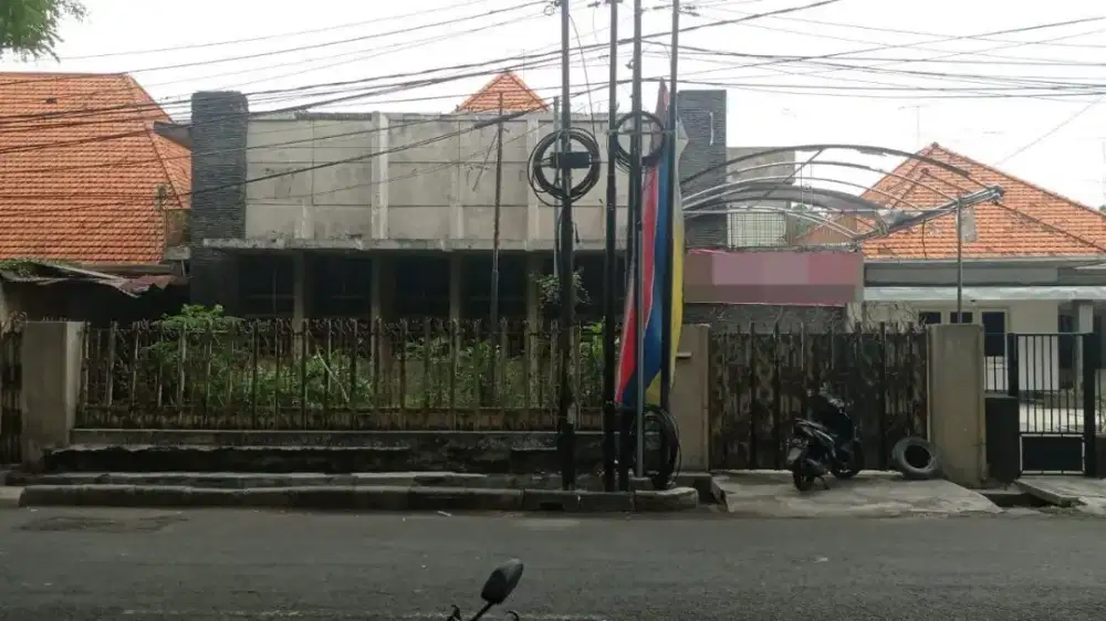 DI JUAL Rumah Hitung Tanah Di Jl. Sulawesi Area KOMERSIL