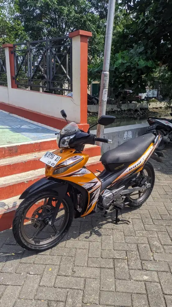 Jupiter Z1 2019 Hitam Orange