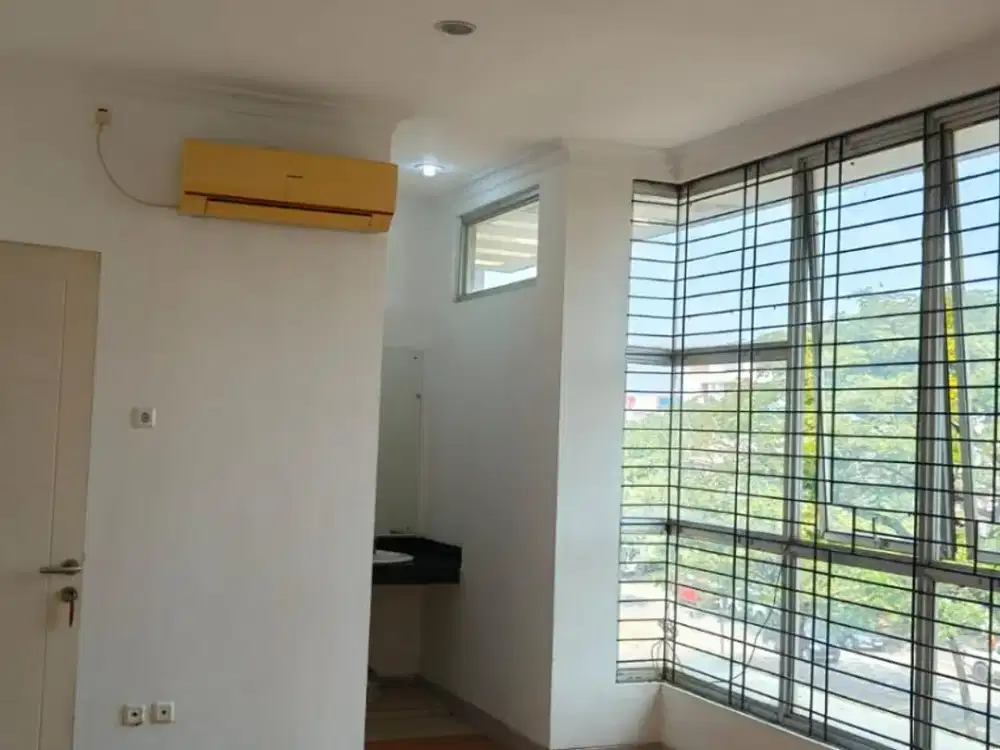 Ruko Taman Cemara 2,5 Lantai di Grand Boulevard, Harapan Indah, Bekasi