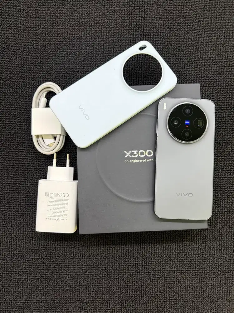 Vivo X300 12/256 Garansi Desember 2027