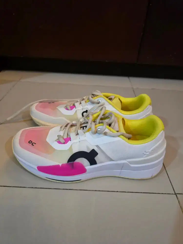 Sepatu tenis On