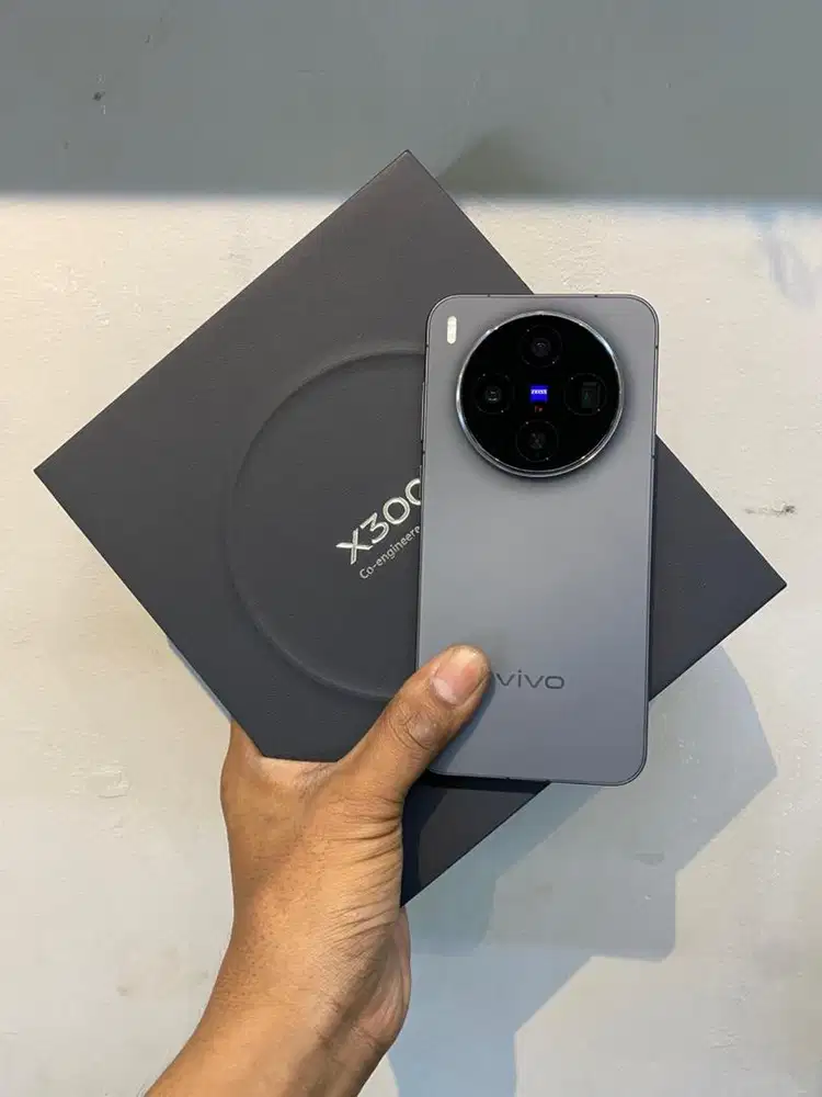 Vivo X300 12/256 Garansi Desember 2027