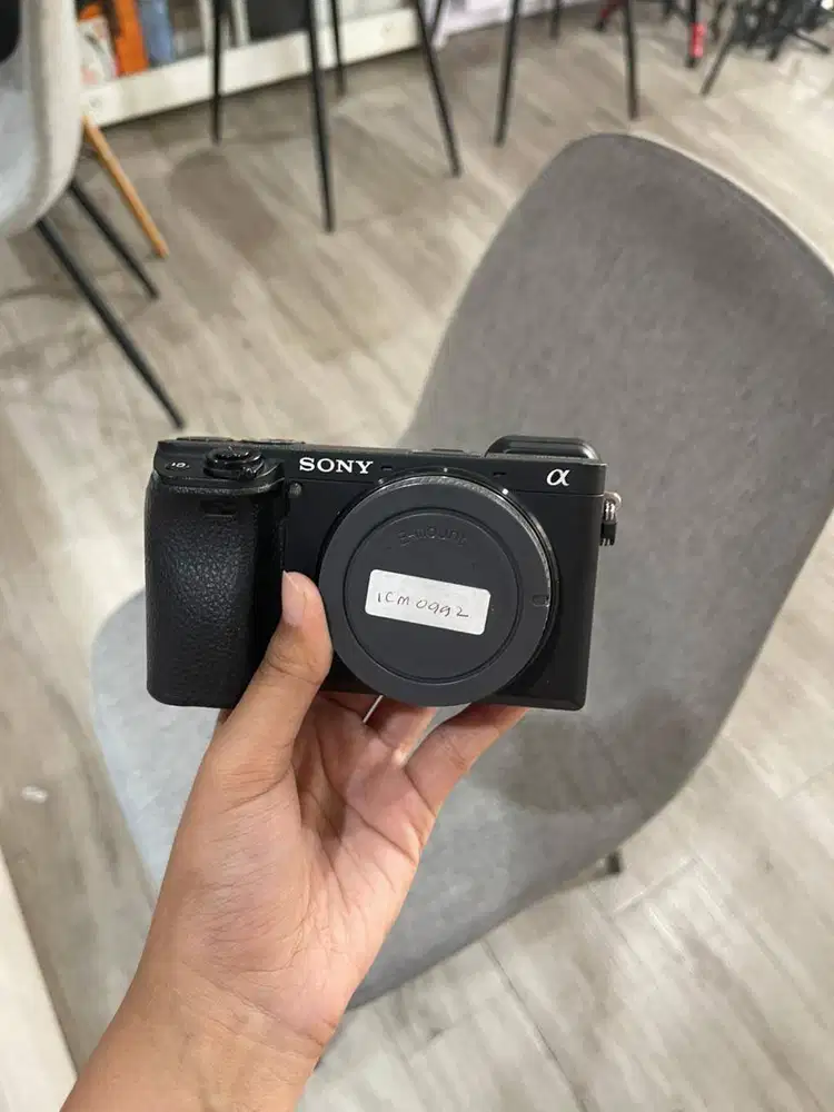 KAMERA SONY A6400 BODY ONLY NO VIGNET