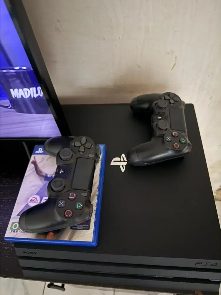 PS 4 Pro 1TB Fullset Mulus