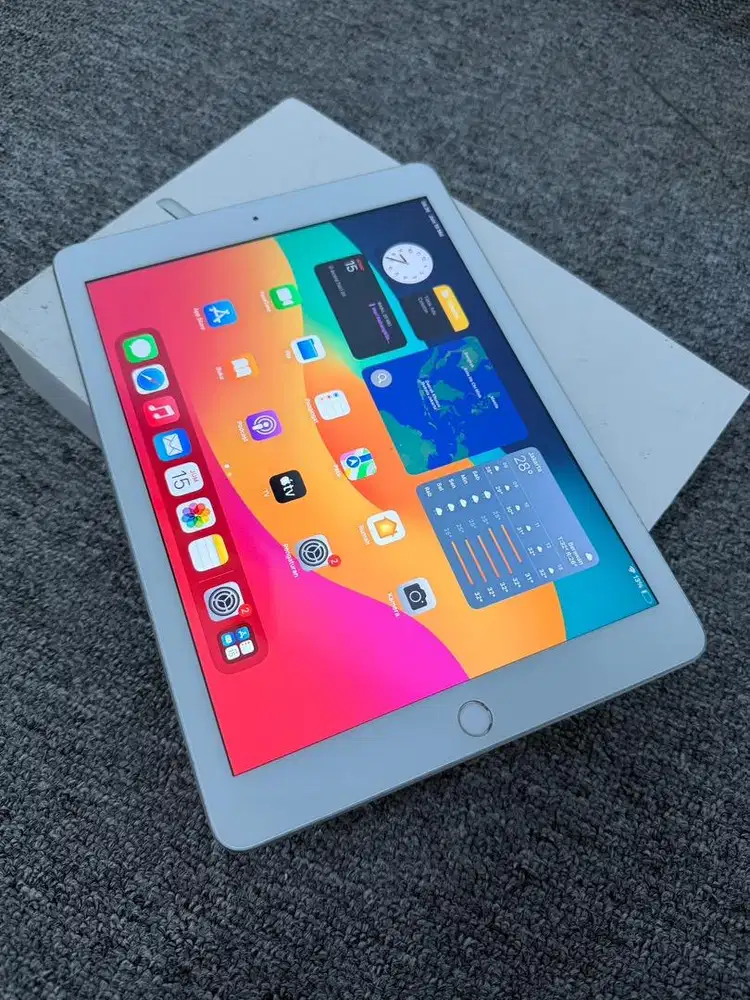 Ipad 6 WiFi Silver ios 17 Jual Murah Semua Normal Lengkap Mulus