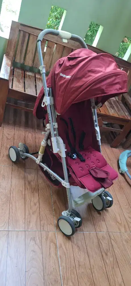 Stroller bayi merek babydoes