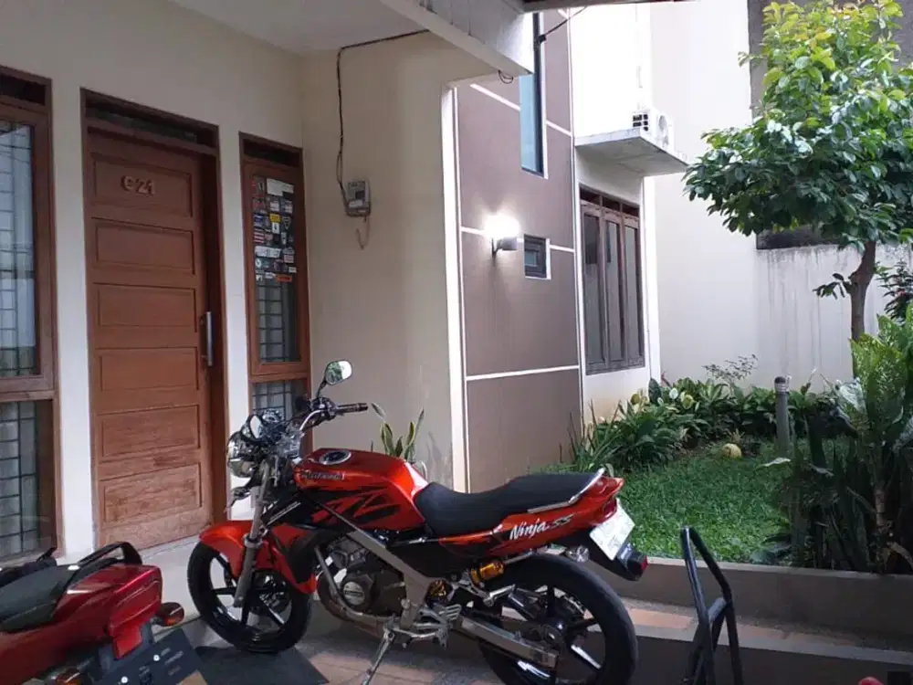 RUMAH 2 LANTAI DI KOMPLEK PERMATA INDAH CISARANTEN KULON ARCAMANIK - BANDUNG