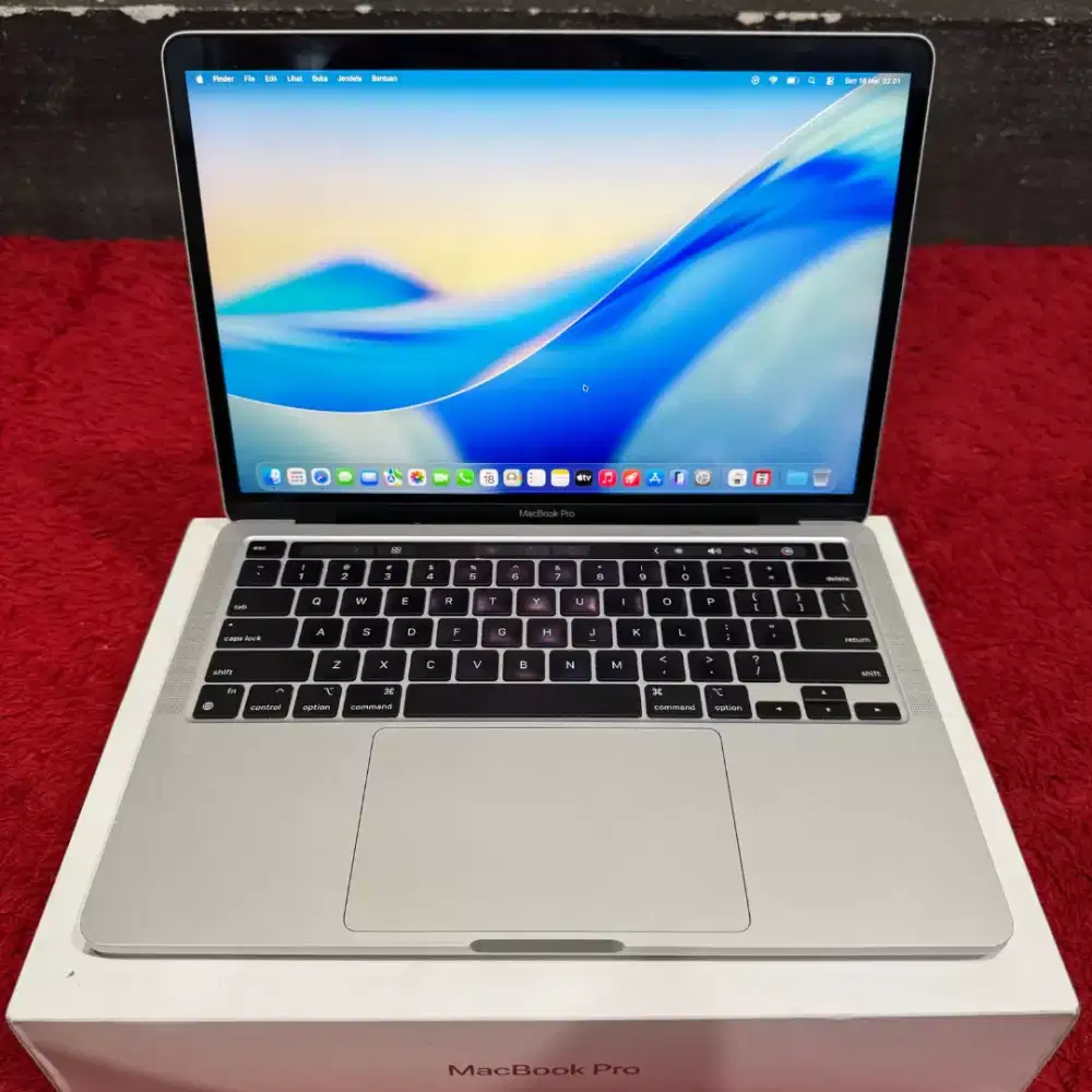 Macbook pro m1 2020 13 inch ram 8gb ssd 512gb fullset siap pakai