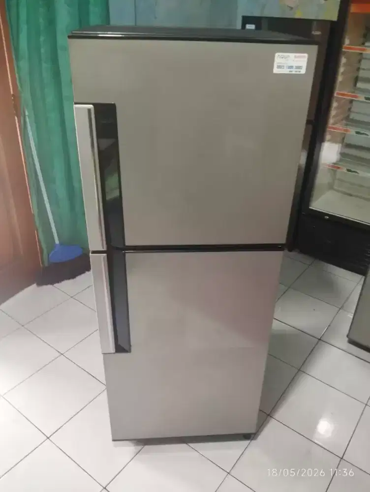 Kulkas 2 pintu Aqua