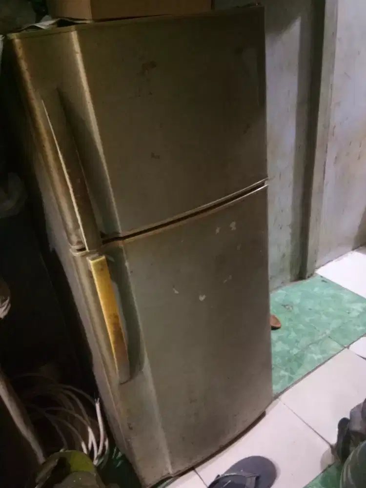Jual kulkas bekas 2 pintu
