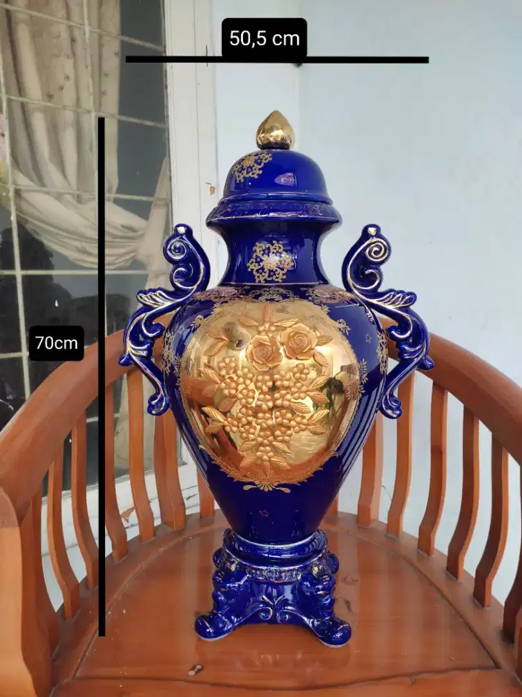 Guci Biru Bermotif