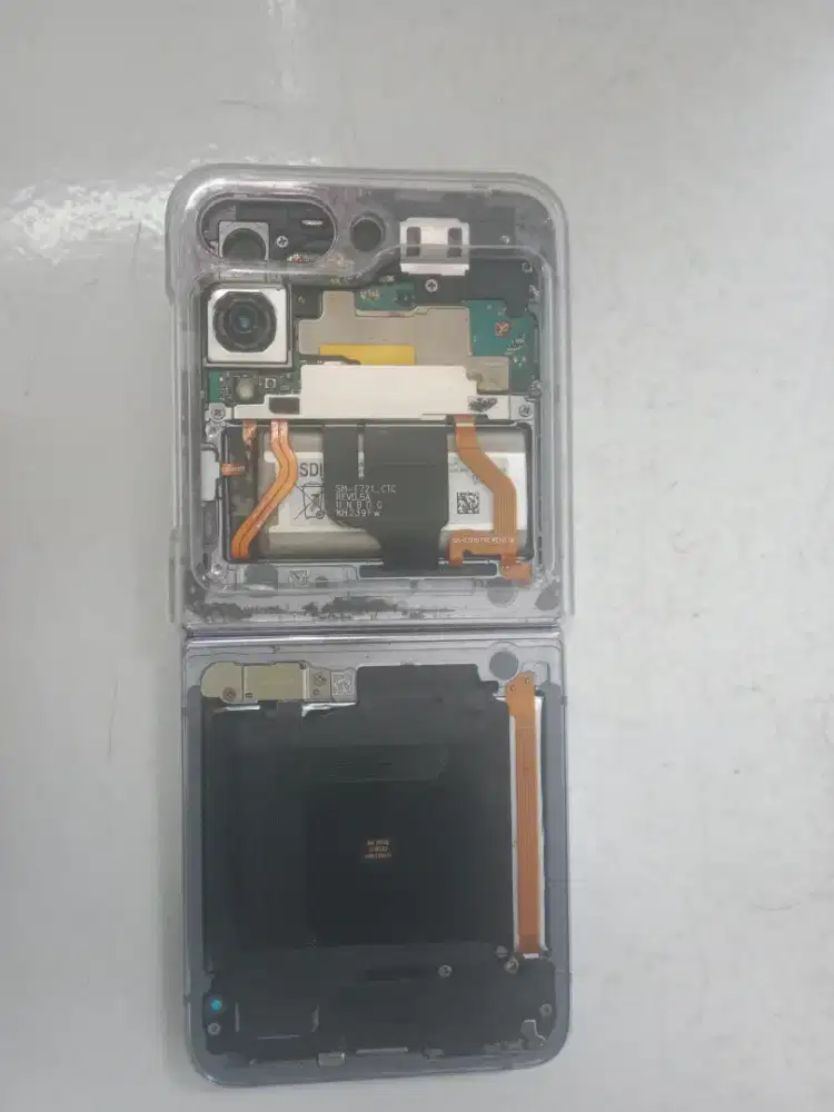 Samsung Z Flip 4 Ram 8/256 Sein (Mati Total)