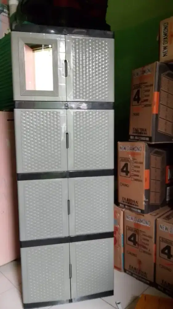 Lemari pakaian 4 susun kaca