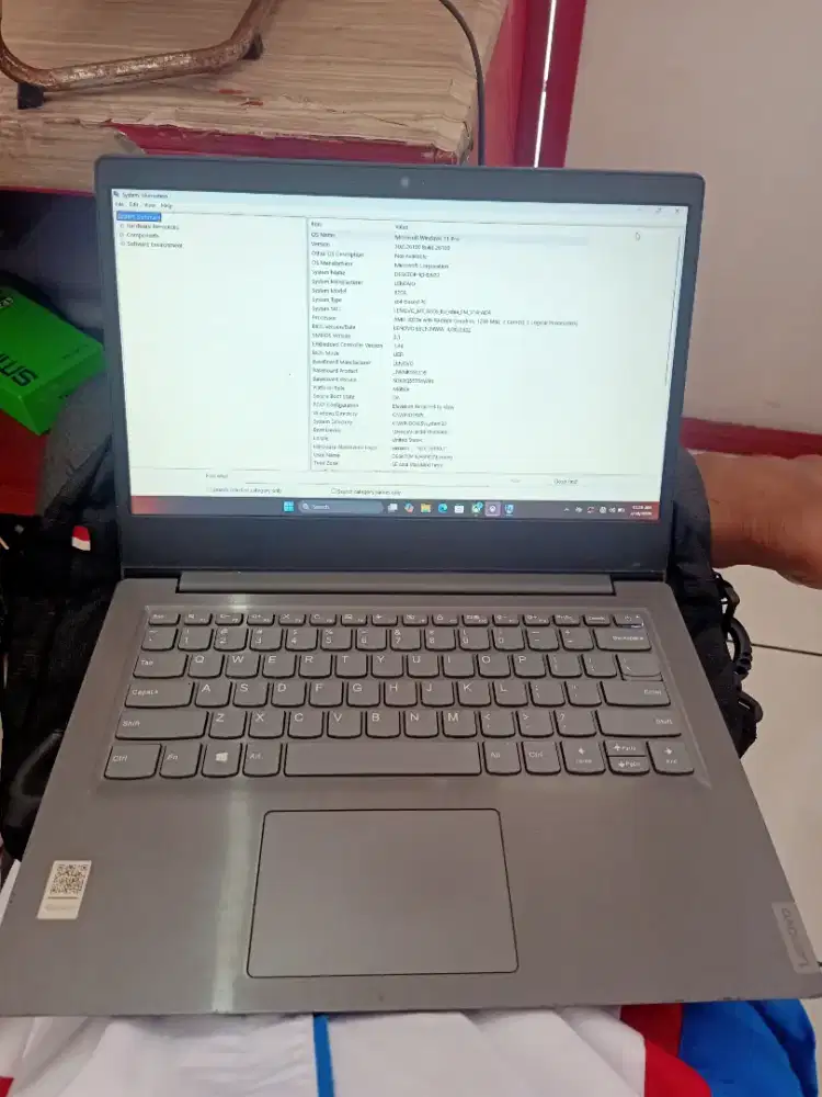Laptop Lenovo AMD 3020e with Radeon Graphics model 82C6