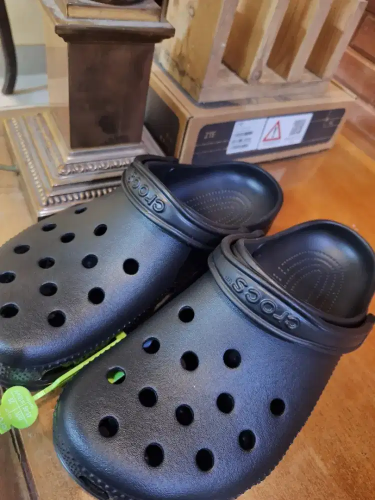 Crocs Classic Hitam