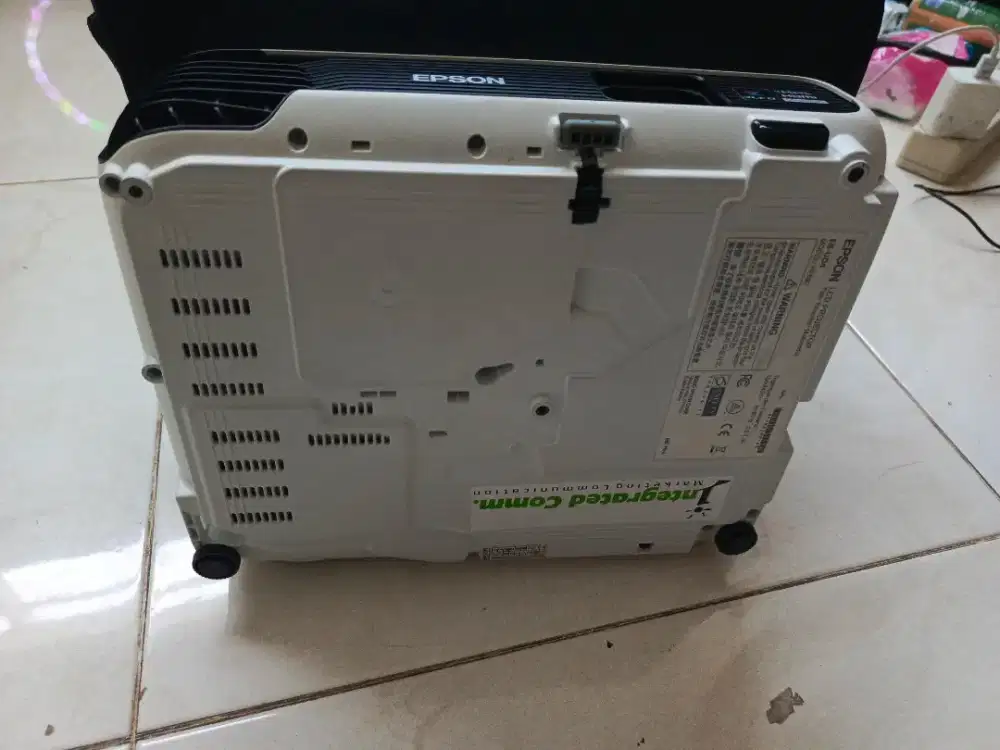 Iklan Proyektor EPSON EB-U04 Tas