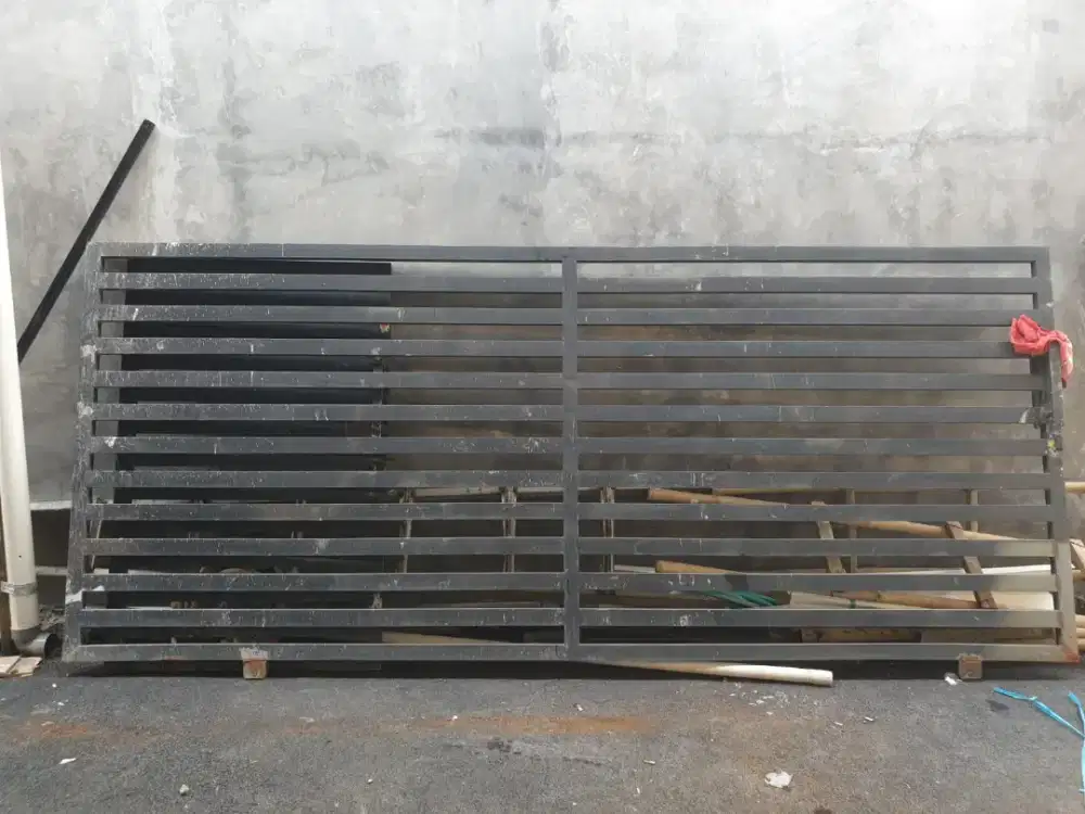 Pager geser dan pintu samping nya