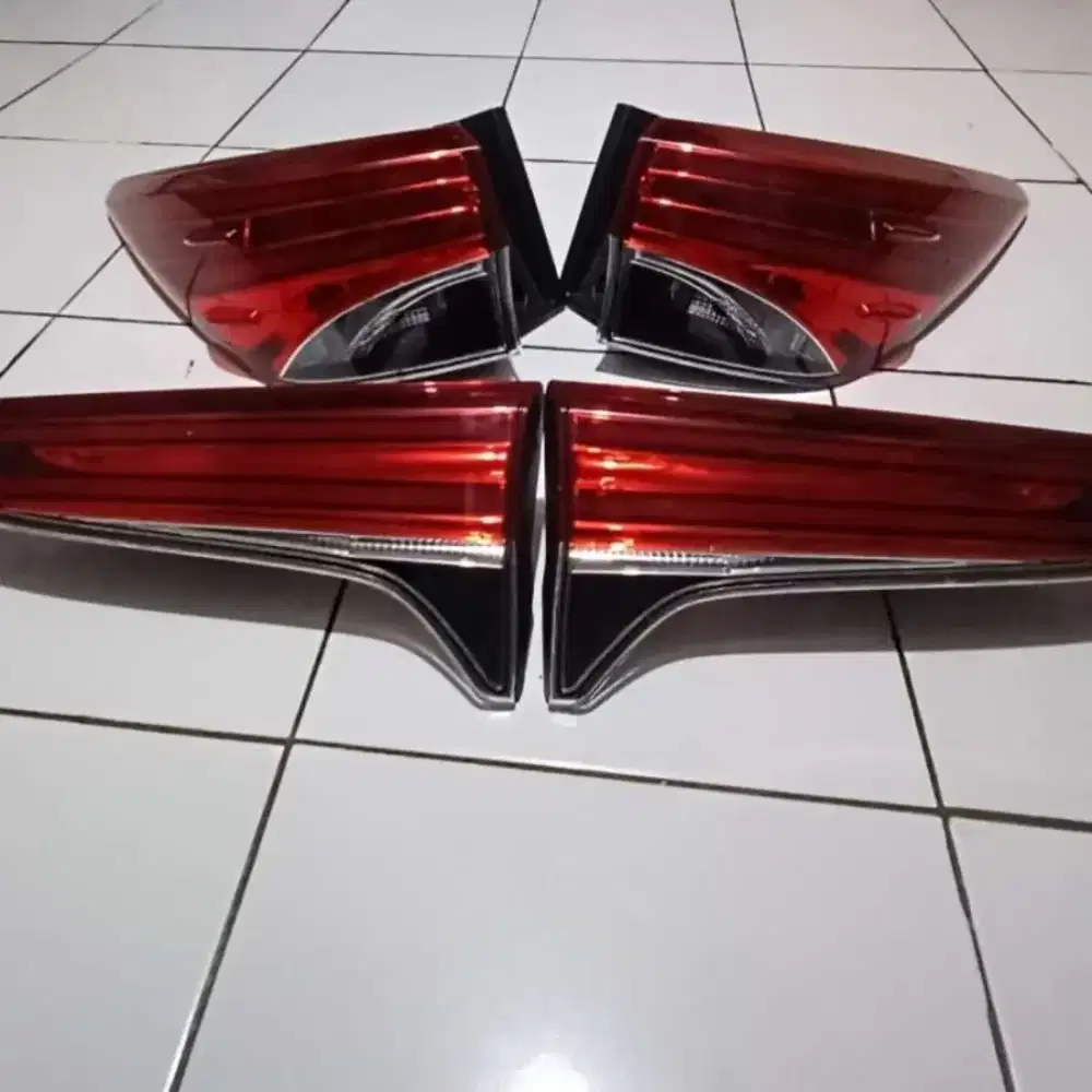 Lampu belakang Fortuner vrz