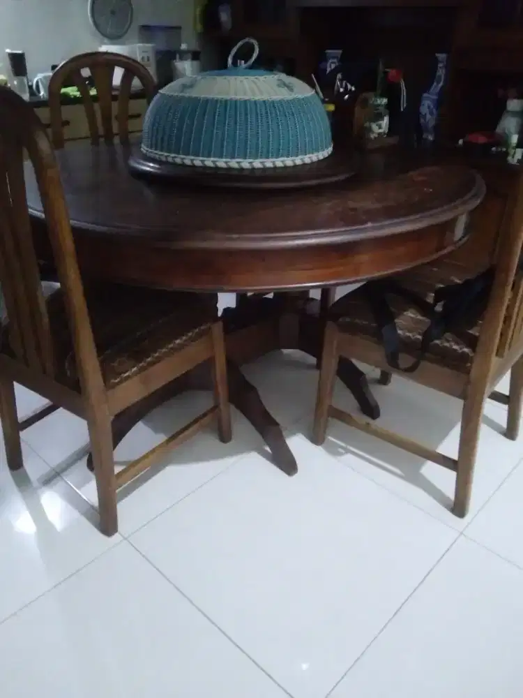 Meja makan  bundar 2 susun jati tua