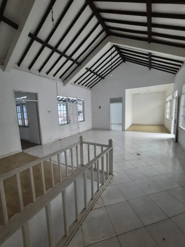 Turangga rumah besar blong untuk tinggal atau usaha  sewa murah