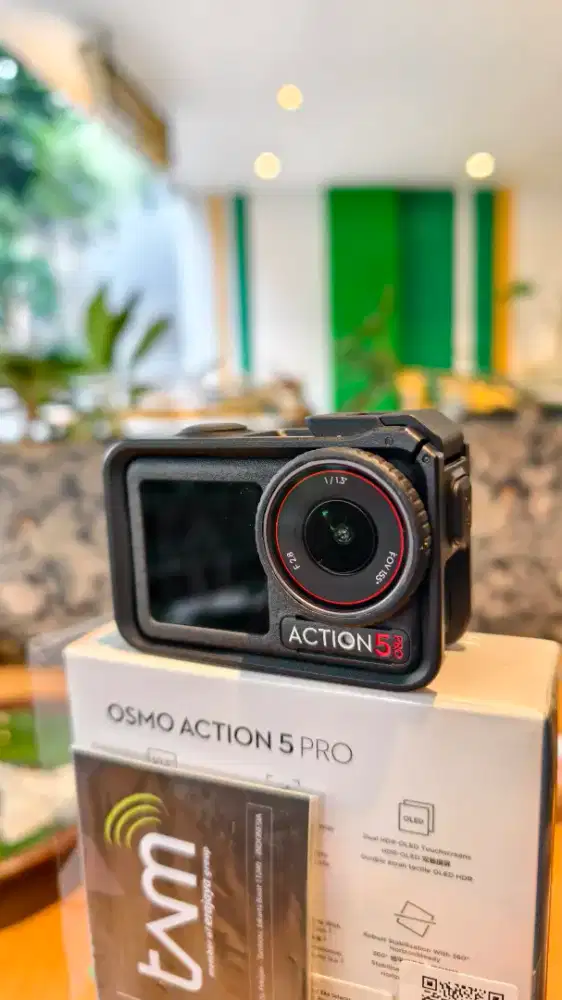 DJI Osmo Action 5 Pro adventure combo