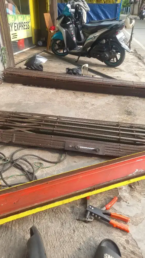 Tukang ahli pintu rolling door folding gate