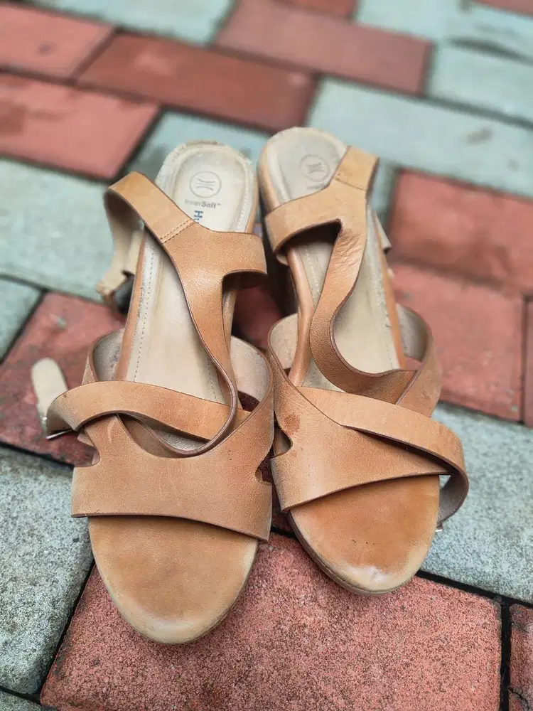 Sepatu Wedges Hush Puppies
