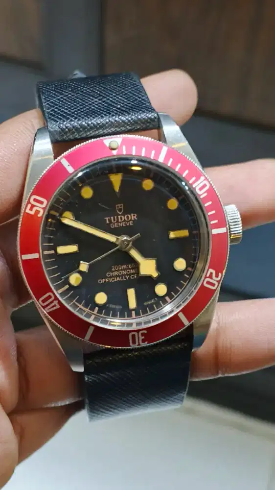 Jam tangan TUDOR