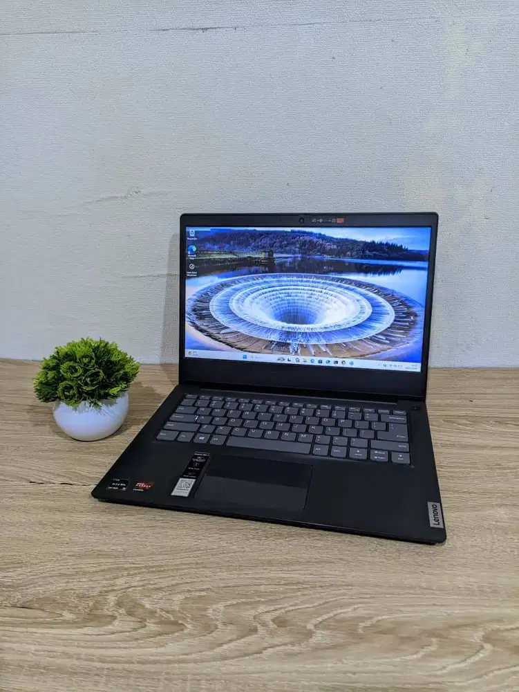LENOVO IDEAPAD SLIM 3: Laptop Slim Ryzen 3 RAM 8GB Cuma 3 Juta!