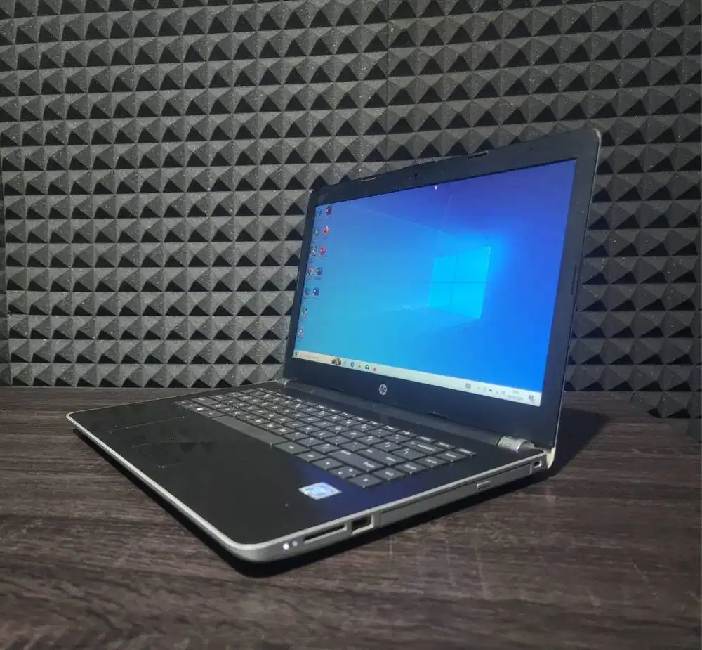 Laptop HP 14-bs752TU