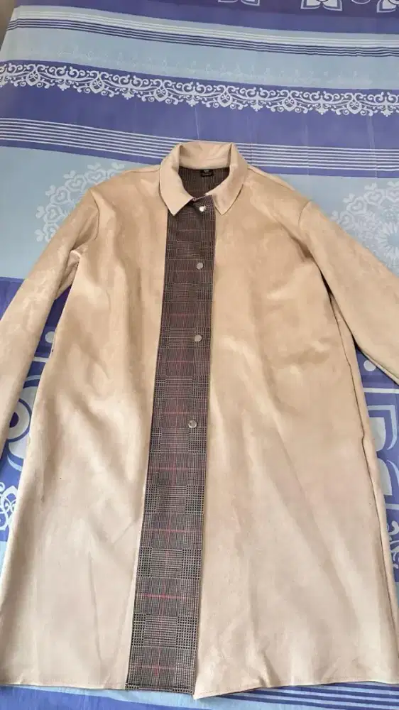 Trench coat panjang Zara