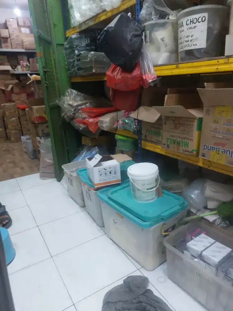Cari yang mau kerja toko plastik