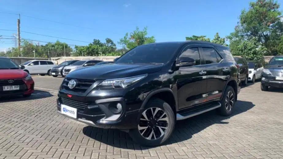 LOW DP Toyota Fortuner 2.4 4x2 VRZ TRD Solar-AT 2018 FCR