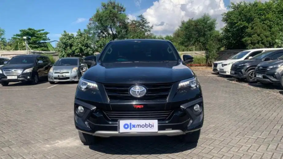 LOW DP Toyota Fortuner 2.4 4x2 VRZ TRD Solar-AT 2018 FCR