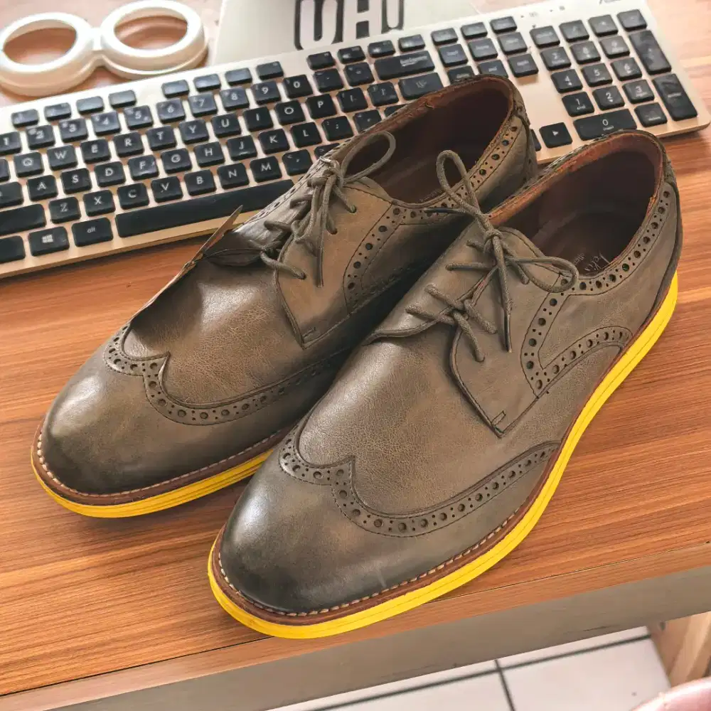 Sepatu kulit asli ringan size 44/45
