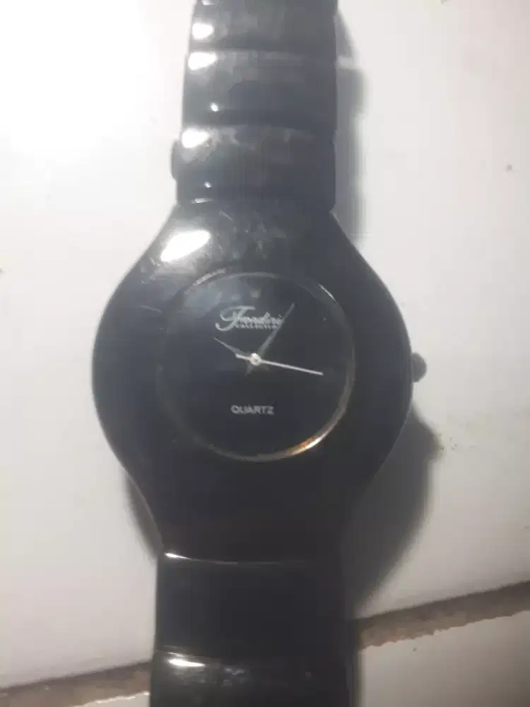 Fondini hitam mulus