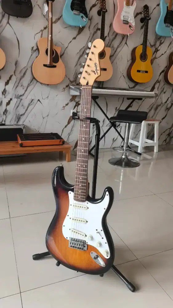 Gitar Squier Sonic Stratocaster Sunburst