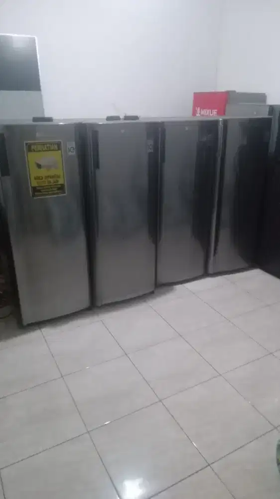 freezer es batu 6 rak LG