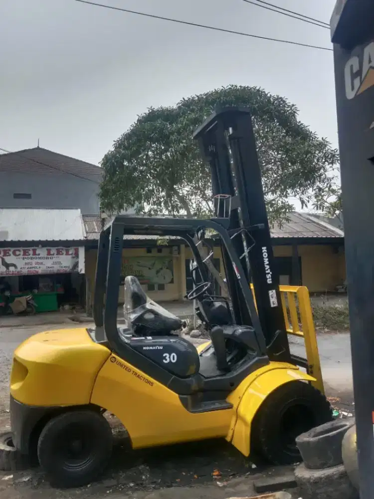 Forklift Komatsu 3 Ton,Manual,Tiang 6 Meter,Seri FD30-17,Tahun 2018