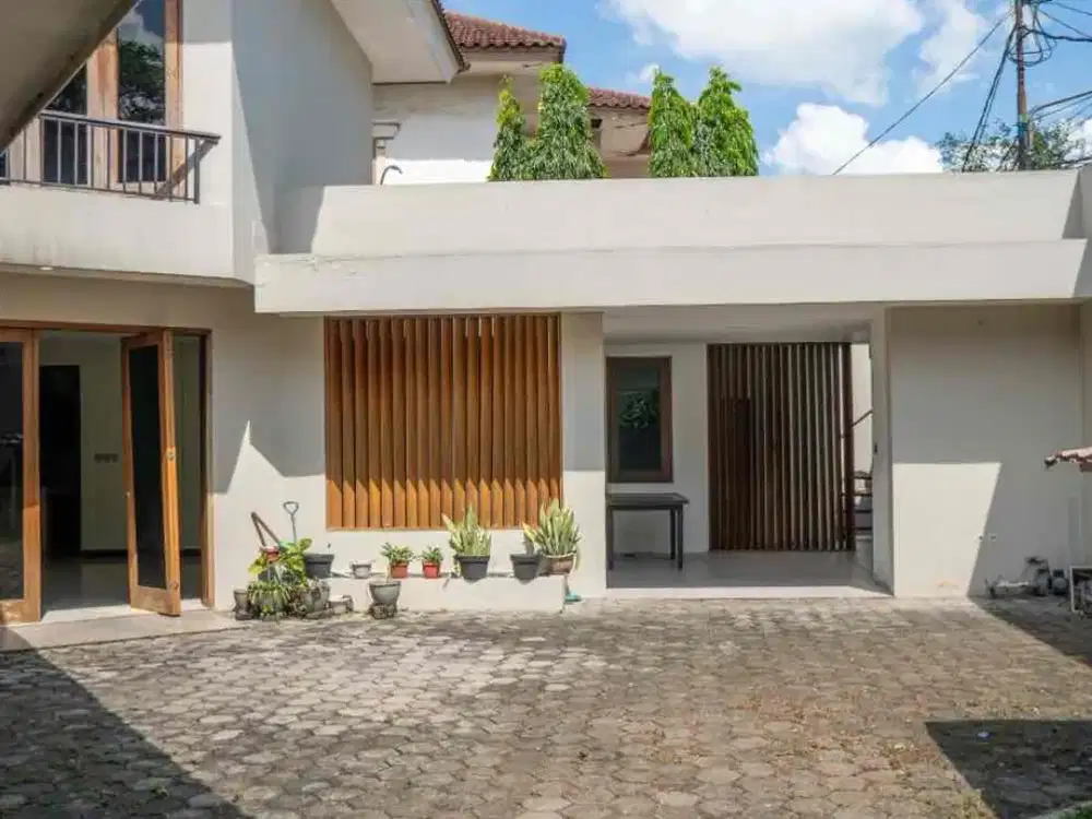 Rumah Asri di Menteng Dalam Tebet Luas bagus dan rapi terawat sangat cozy