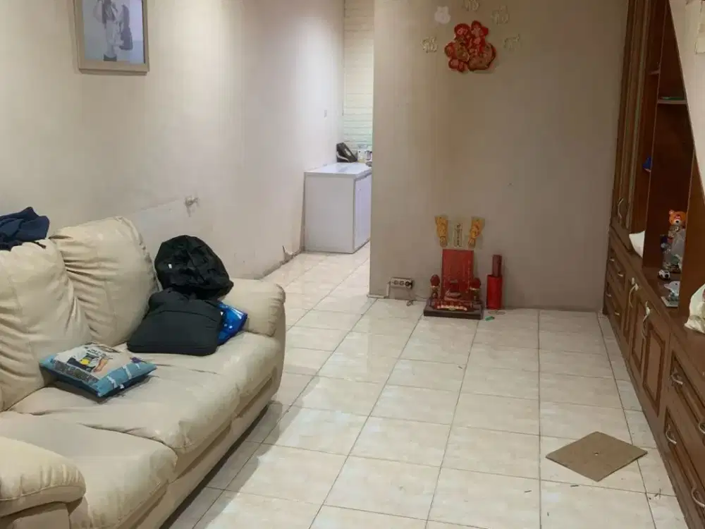 disewakan rumah 2 lantai permata palem
