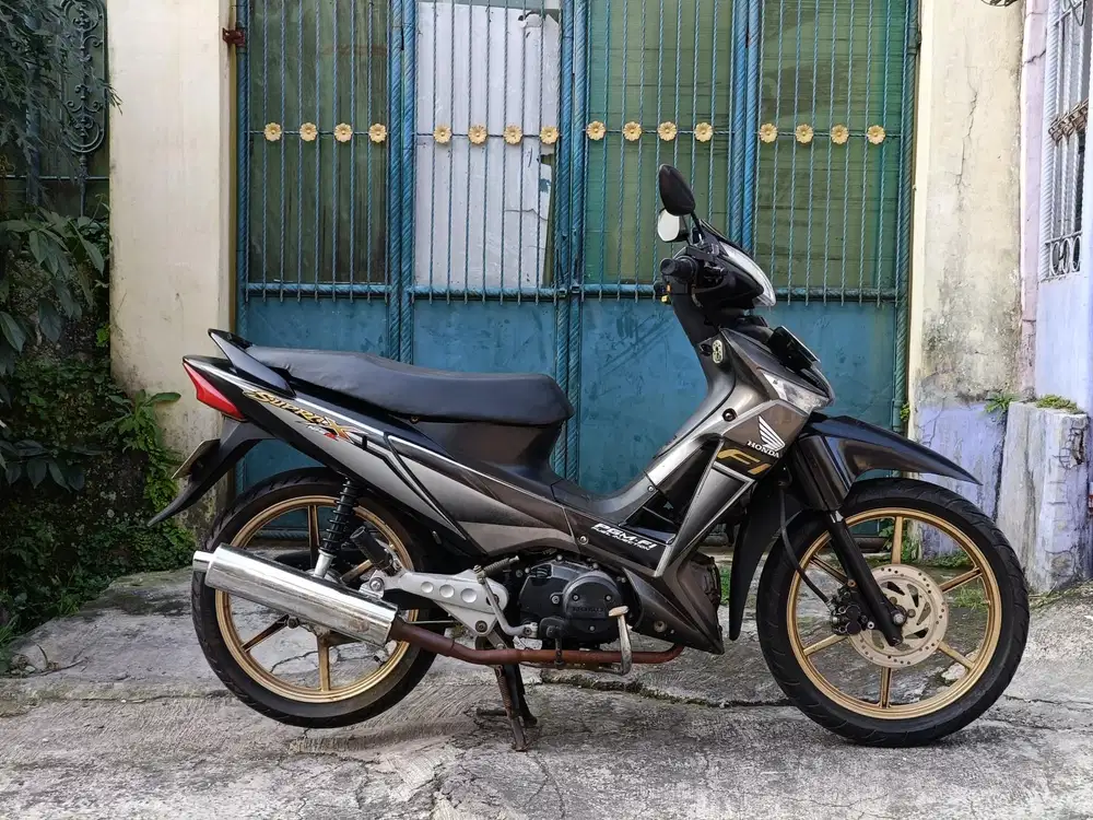 Supra x 125 tahun 2008 Fi/tt boleh gan cash lebih bagus