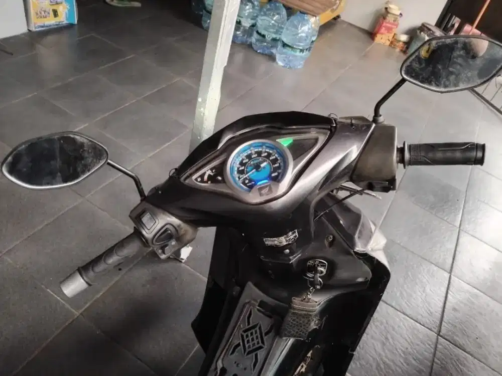 Honda supra x 125 Helm in PGM FI 2012