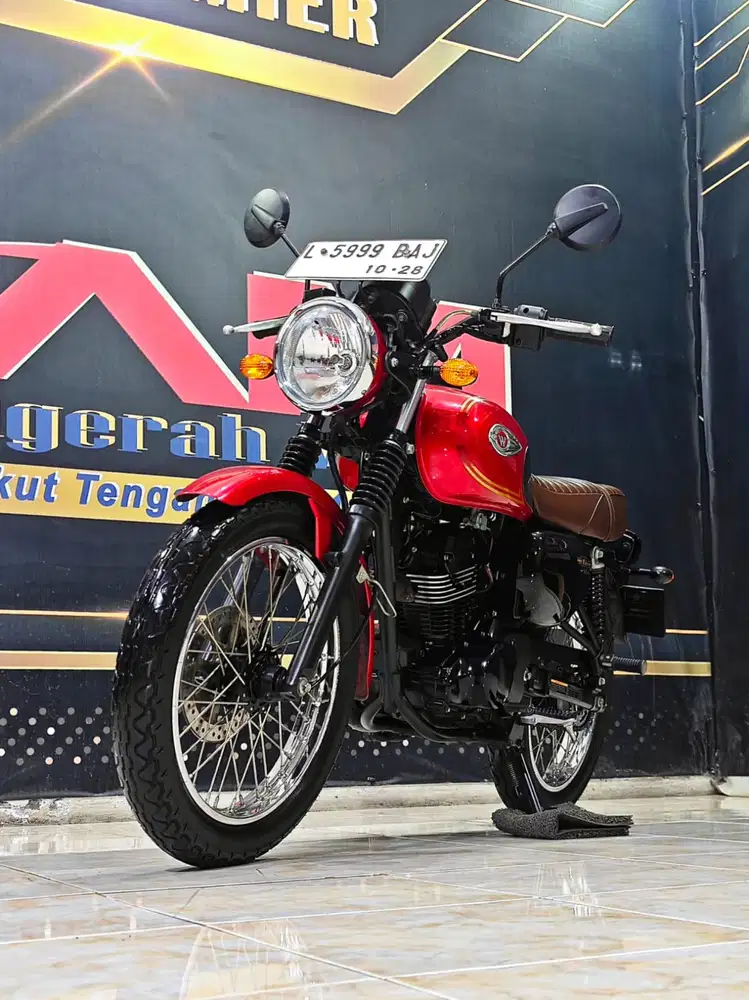 Anugerah motor rungkut Kawasaki W 175 SE TH 2023 odo 8rb