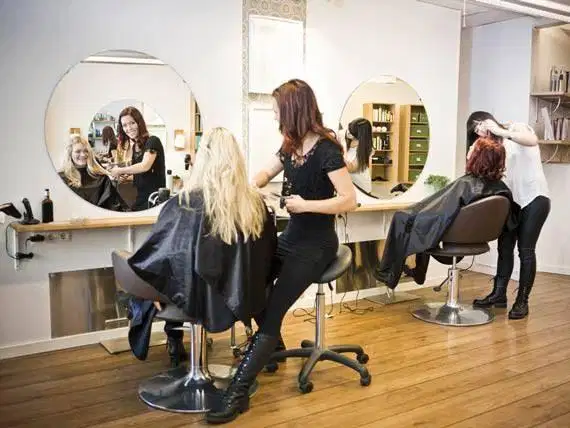 Cashier salon kecantikan