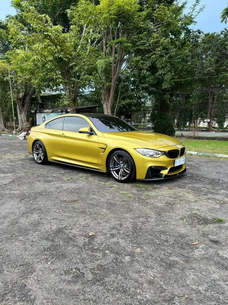 BMW M4 F82 Yellow austin
