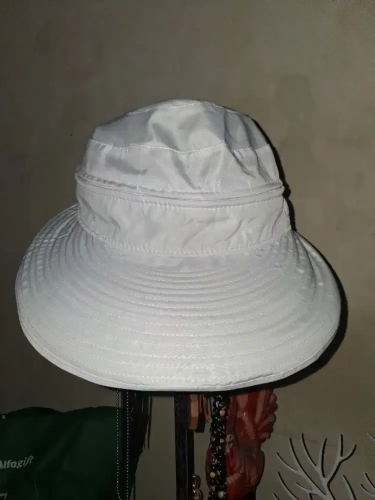 Topi peci warna biru 
Topi untuk islam 
Limited edition 
Barang terawa