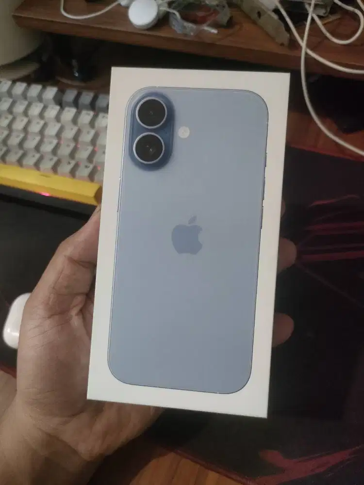 iphone 17 basic warna mist blue 256gb bh 99% (ex ibox). Garansi On