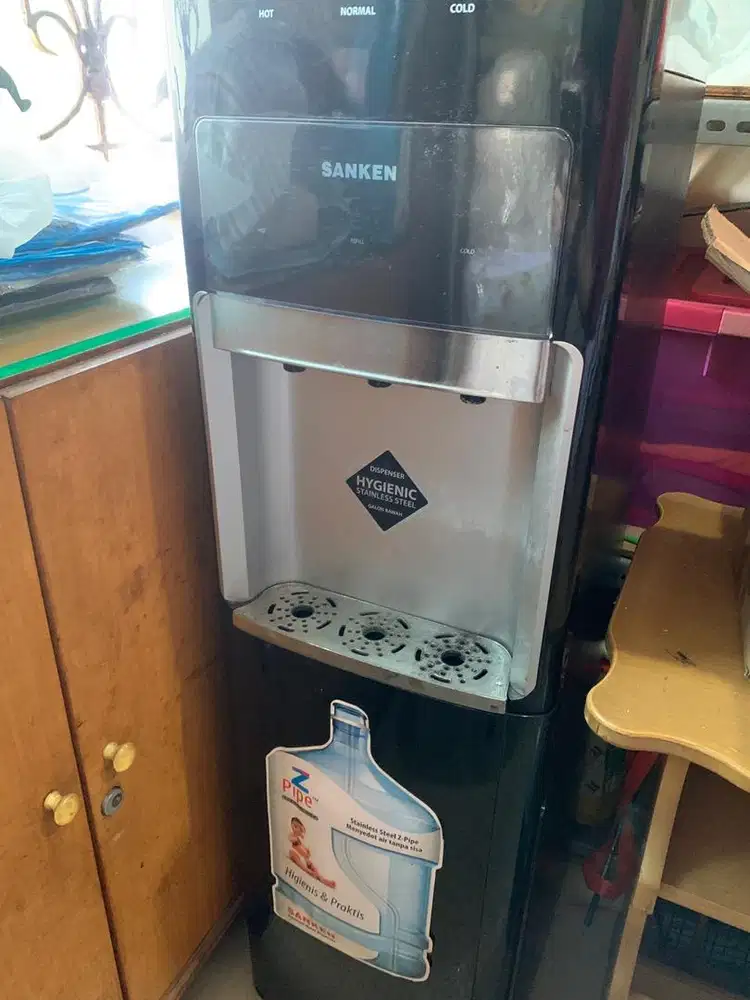 Dispenser sanken galon bawah