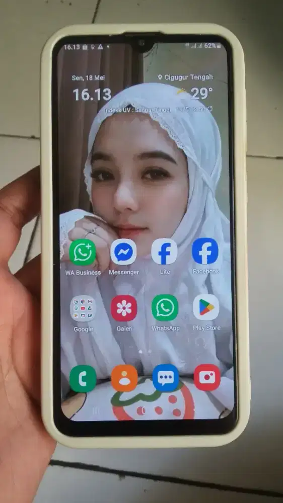 Samsung A20 4G 3/32 layar 6.4 inchi tt/barter